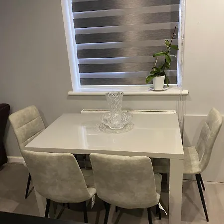 Modern 2 Bedroom Flat With Sky Tv & Free Parking * Dagenham