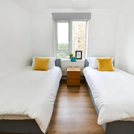 Apartment Lovely 2 -bedroom Unit In Greater London