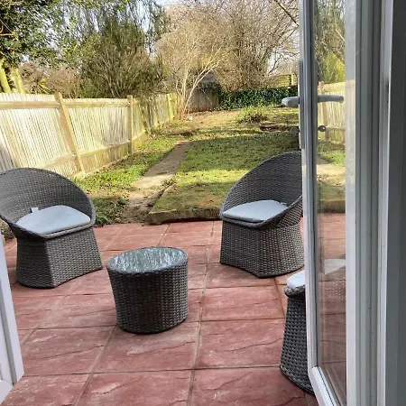 With Free Parkings, Surbiton, Kingston Upon Thames, Surrey, Greater London Uk * Surbiton