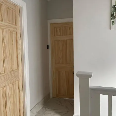 Holiday home With Free Parkings, Surbiton, Kingston Upon Thames, Surrey, Greater London Uk Surbiton