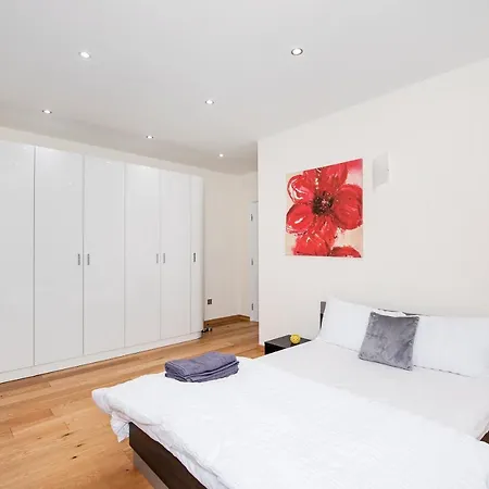Apartment And Spacious 2 Bed *