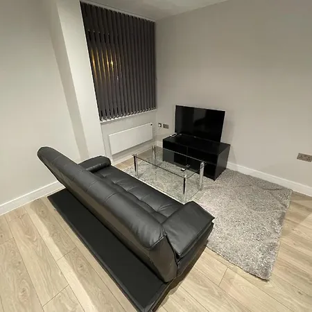 Apartment Whole In Town Centre *