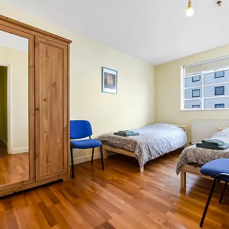 Spacious 2 Bedroom In Broadway *