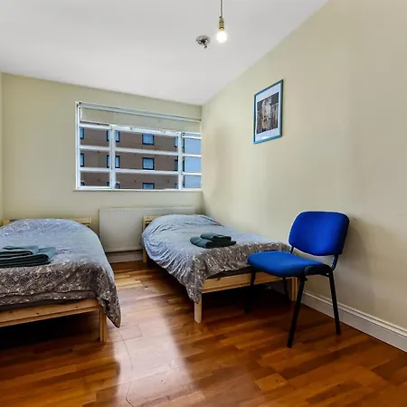 Spacious 2 Bedroom In Broadway Appartamento *