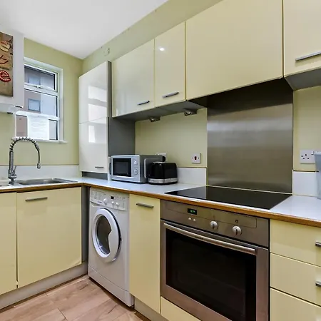 Spacious 2 Bedroom In Broadway * Ealing