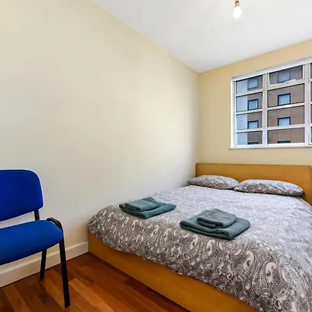 Spacious 2 Bedroom In Broadway *