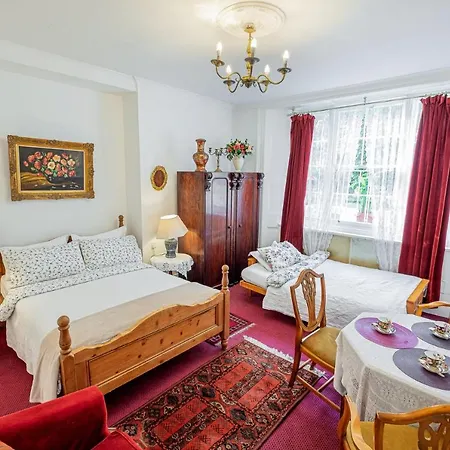 Dawson Place, Juliette's