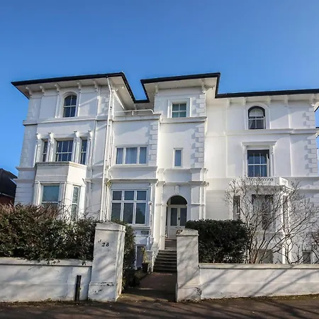 Riverside 2 Bedroom Kingston Flat * Kingston upon Thames (Greater London)