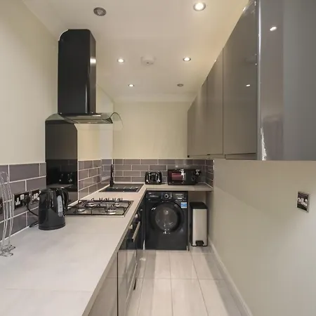 Riverside 2 Bedroom Kingston Flat Apartment