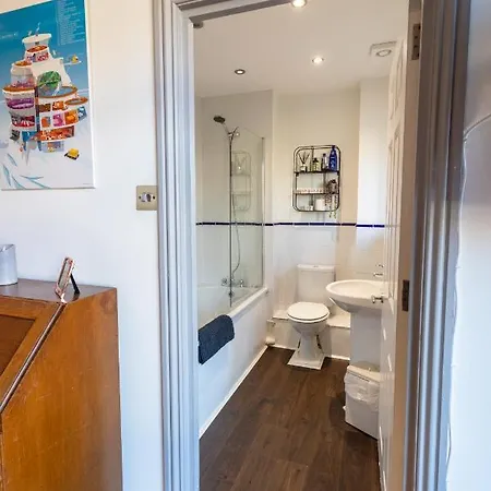 Spacious And Light Flat In Clapham *