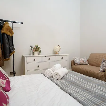 Gorgeous Wood Palmers Apartment Palmers Green