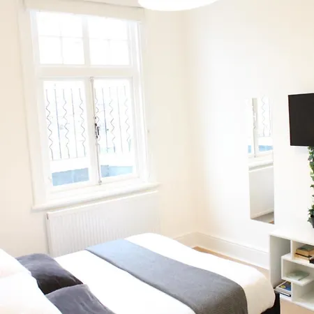 3 Bed 2 Bath * London