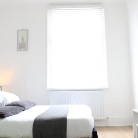 3 Bed 2 Bath Appartamento