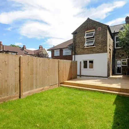 Luxury 5 Star - Parking, Garden, Nr Greater Metro Stations