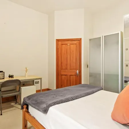 Homestay Elgin Avenue Hububb London