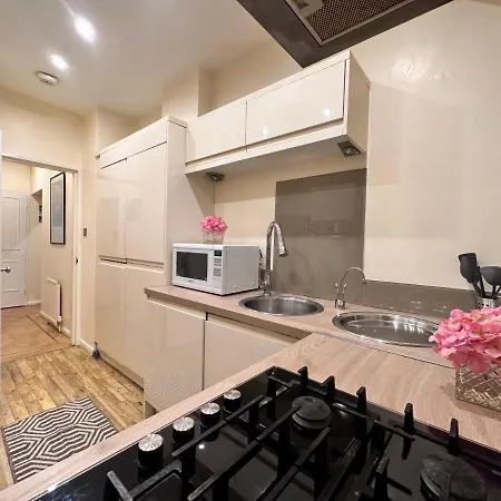 Marylebone 5-bedroom, 4 Baths Private Family Apartment