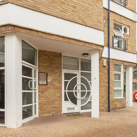 Canary Wharf Luxury Apartment London