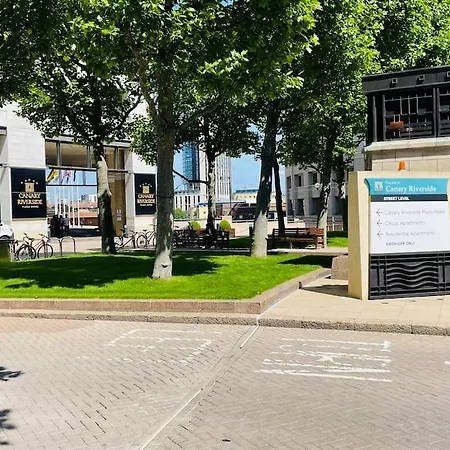 Canary Wharf Luxury Apartment London