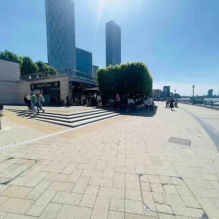 Canary Wharf Luxury Apartment London