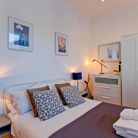 Spacious Highbury Fields 1 Bedroom - Parking By Request