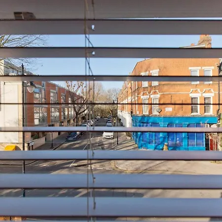 Spacious Highbury Fields 1 Bedroom - Parking By Request Apartment *