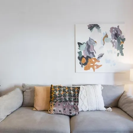 Newly Renovated Large 4/5 Bedroom Victorian Terrace House With Garden. * London