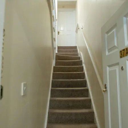Apartment 4 Bedroom Flat With High Speed Wi-fi In North Acton, Ealing, West *