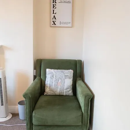Apartment 4 Bedroom Flat With High Speed Wi-fi In North Acton, Ealing, West *