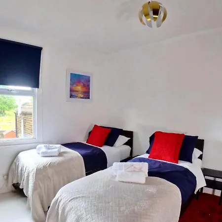 Lovely Large Near Stratford *