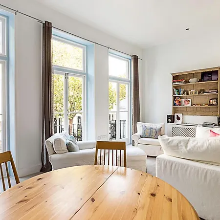 Elegant 3 Bed In Earl's Court Apartment London