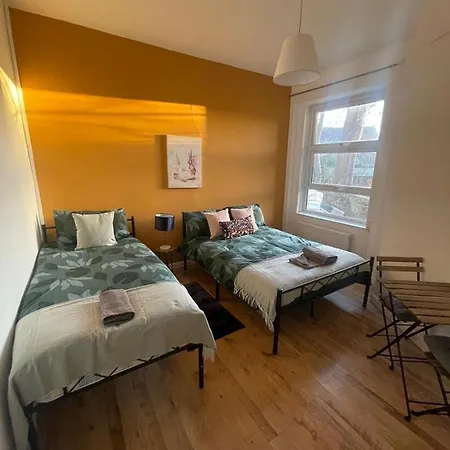 Contemporary Private Near Central Homestay *