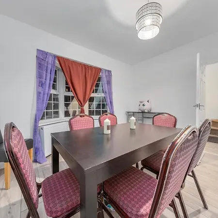 Апартаменты Spacious And Stylish - East Acton