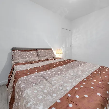 Spacious And Stylish - East Acton *
