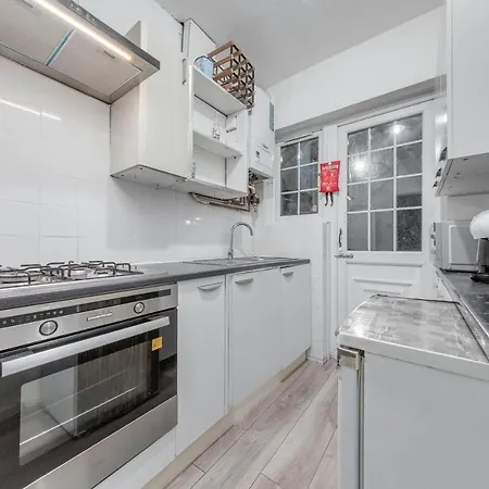 Spacious And Stylish - East Acton Апартаменты