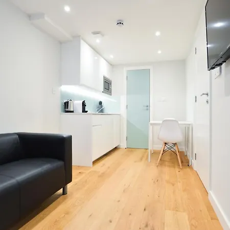Sale Place Serviced By Concept * לונדון