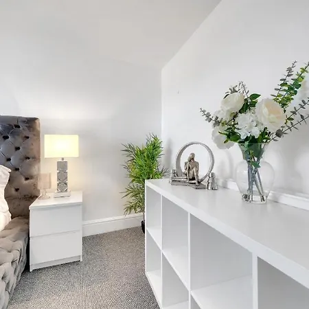 Modern Deluxe 2 Bedroom In Canning Town Excel Centre Apartment London