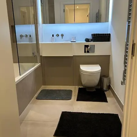 Apartment Modern 2 Bedroom Flat Near King's Cross. *