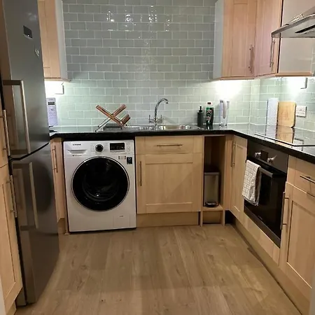 Spacious,1 Bed, Large Balcony, Parsons St