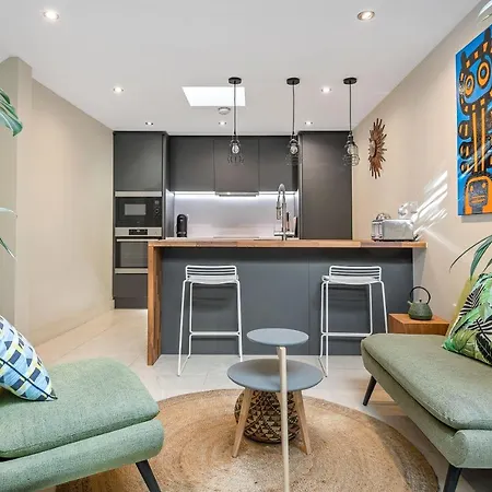 Luxury With 3 Bedrooms Apartment London
