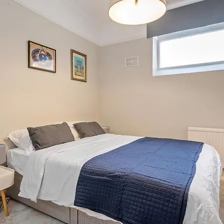 Luxury With 3 Bedrooms * Londra