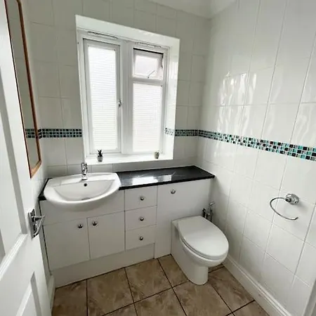 Aprt 10mins Walk From The Shard!