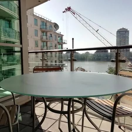 Still Life - Vauxhall Lägenhet