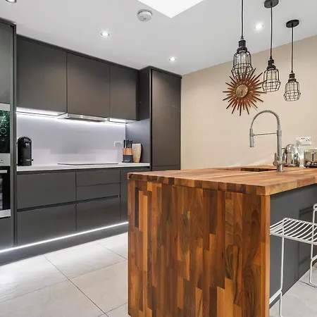 Luxury With 3 Bedrooms Apartment London