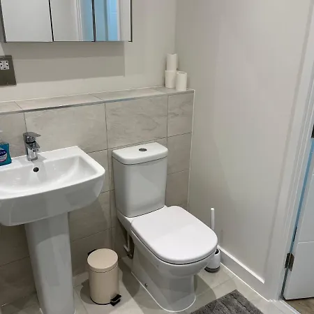 Modern Flat With A Skyline View Apartment London