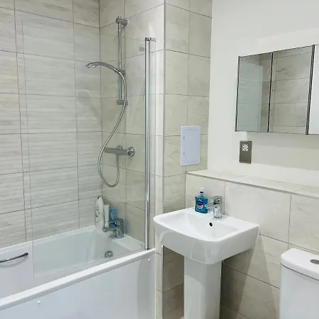 Modern Flat With A Skyline View * London