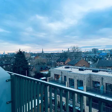 Apartment Modern Flat With A Skyline View *
