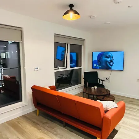 Modern Flat With A Skyline View Apartment London