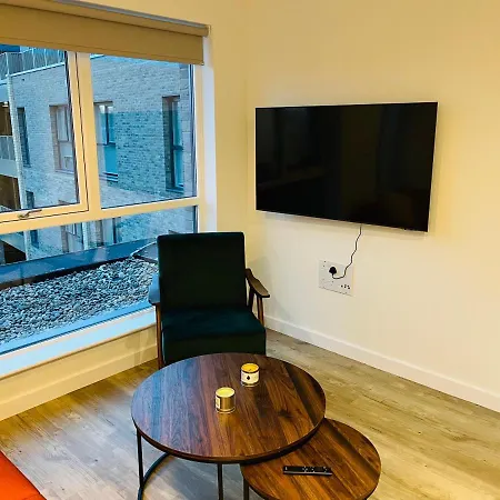 Apartment Modern Flat With A Skyline View *