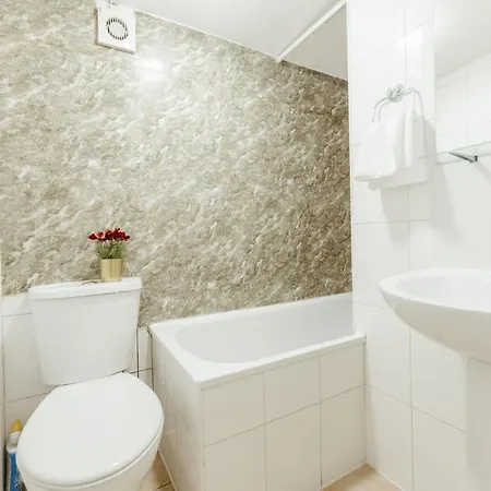 Upton Park Bedrooms 25 Min To Guest house London