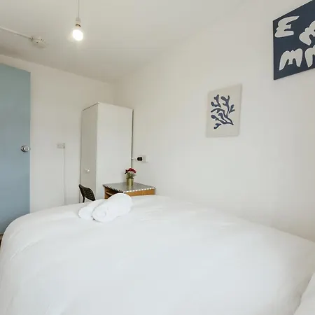 Upton Park Bedrooms 25 Min To London